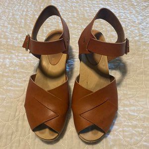 Bryr Emma cross-over midheel in whiskey leather